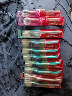 Colgate Toothbrush Lot Of 10 - Mixed Colors NEW